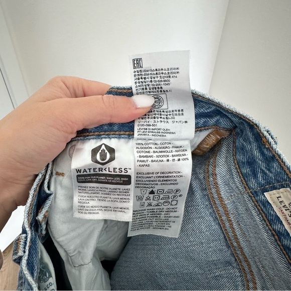 Levi’s 501 Upcycled Denim Jeans Back Smiley Pocket Floral Leather Patch Size 25 - Picture 9 of 10